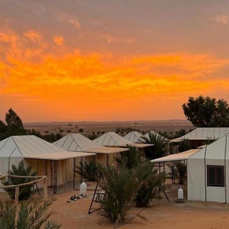 梅尔祖卡 Sahara Traveling Camp酒店 外观 照片