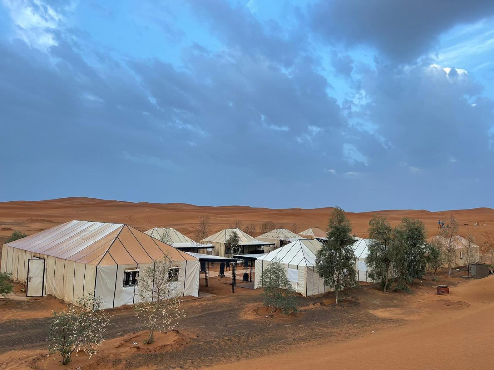 梅尔祖卡 Sahara Traveling Camp酒店 外观 照片