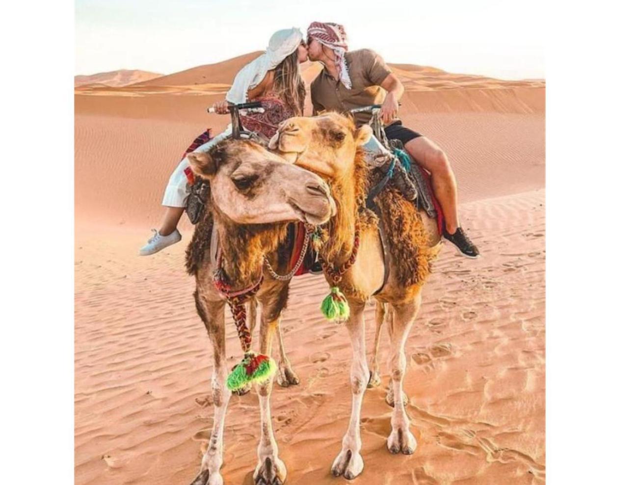 梅尔祖卡 Sahara Traveling Camp酒店 外观 照片